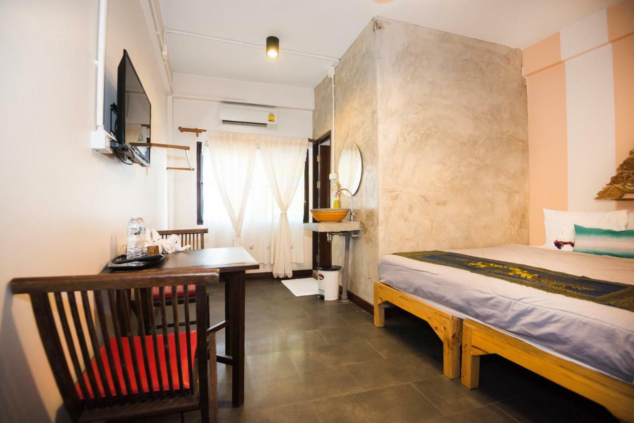 At Phra Sing Retro Hotel Chiang Mai Exterior photo