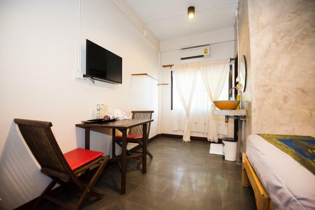 At Phra Sing Retro Hotel Chiang Mai Exterior photo