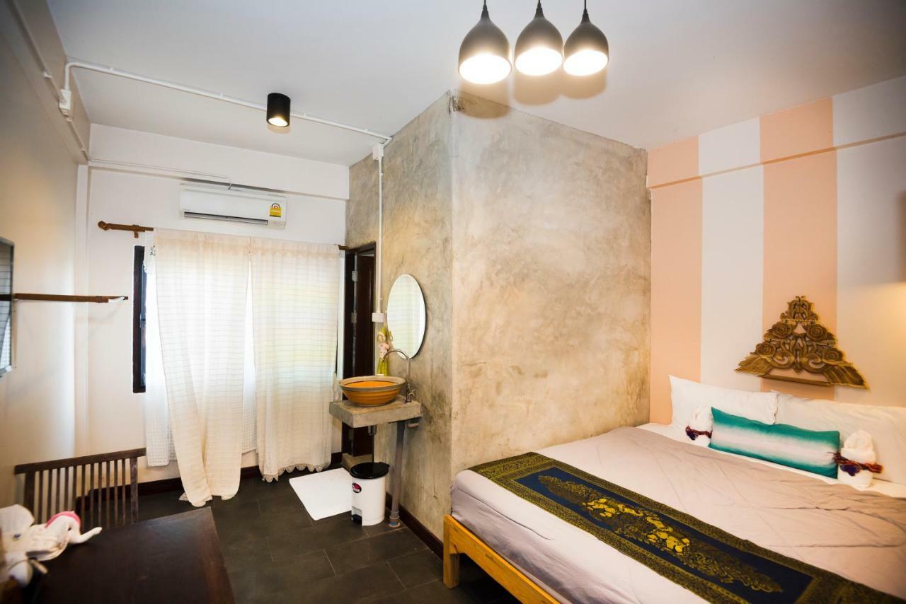 At Phra Sing Retro Hotel Chiang Mai Exterior photo
